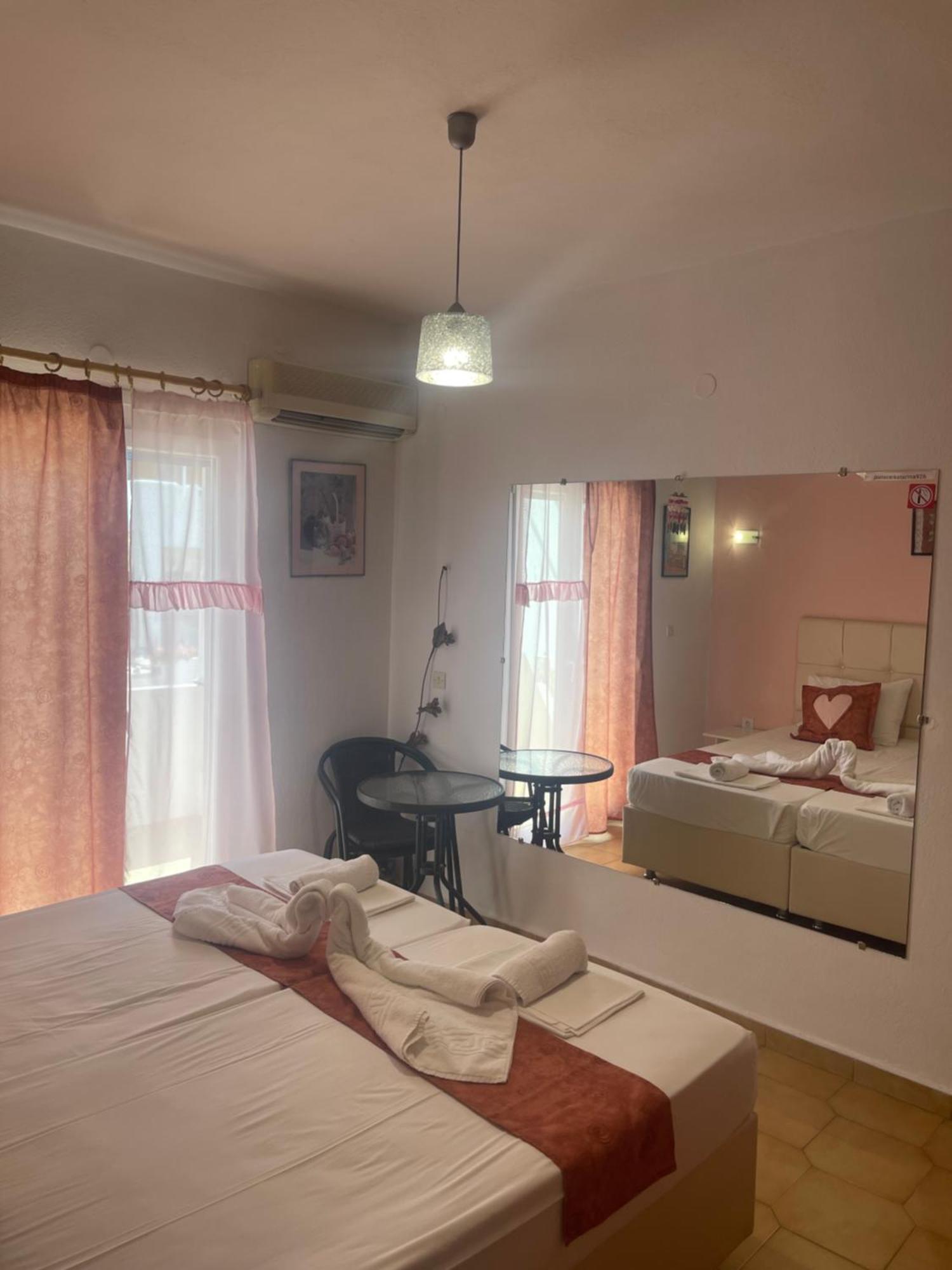 Hotel Pansion Katerina à Skála Eresoú Extérieur photo