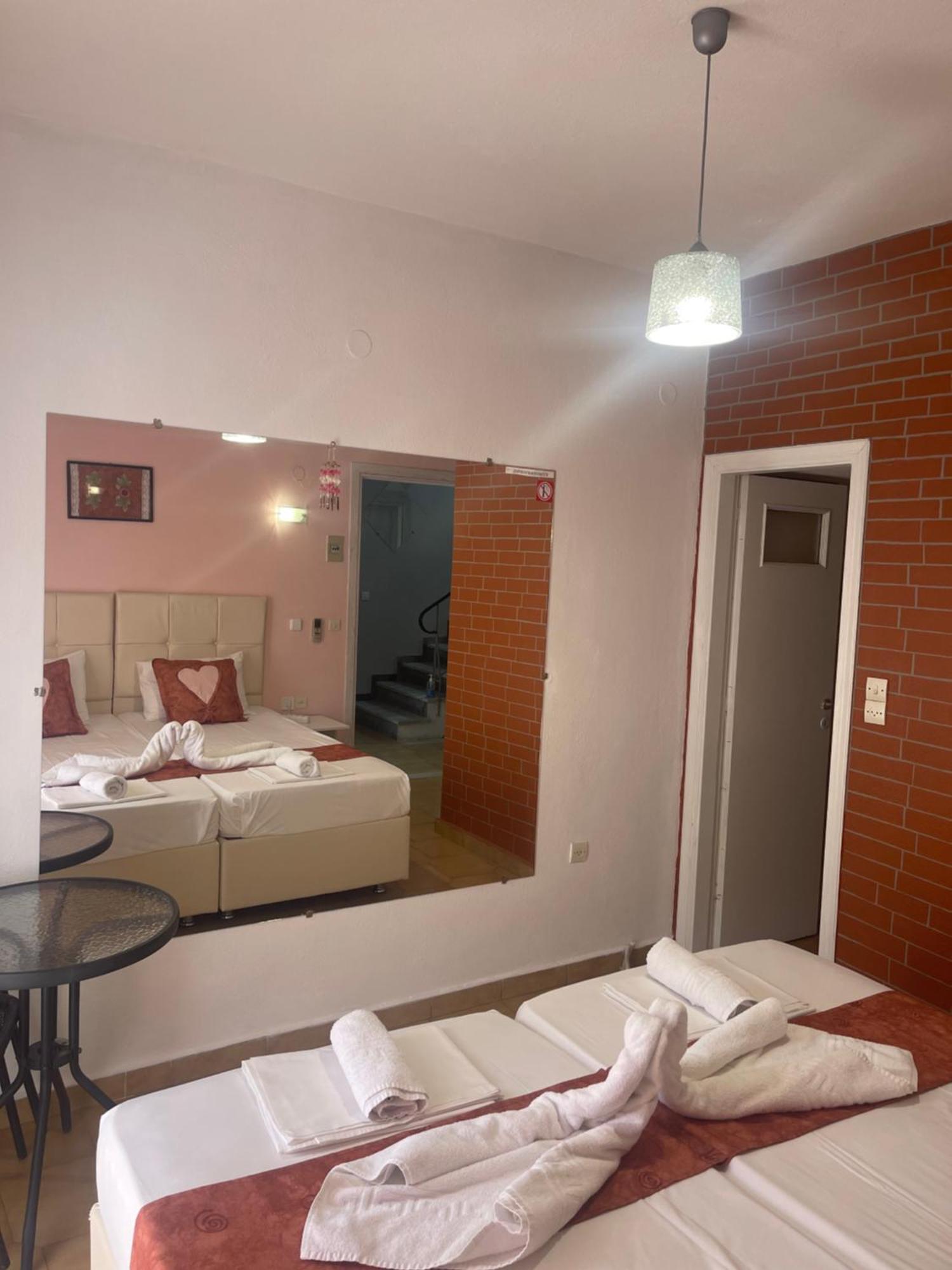 Hotel Pansion Katerina à Skála Eresoú Extérieur photo